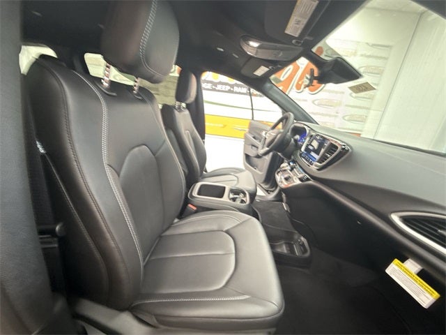 2026 Chrysler Voyager VOYAGER LX