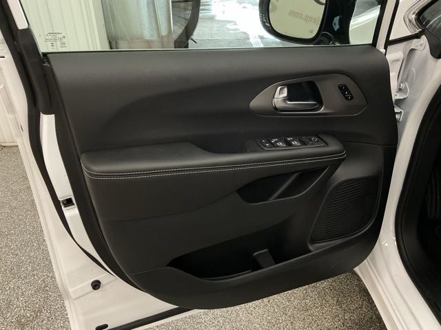 2027 Chrysler Pacifica PACIFICA SELECT AWD