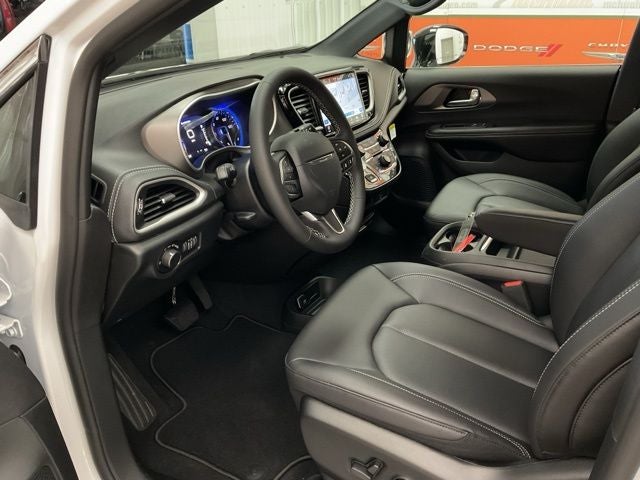 2027 Chrysler Pacifica PACIFICA SELECT AWD