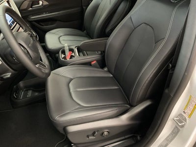 2027 Chrysler Pacifica PACIFICA SELECT AWD