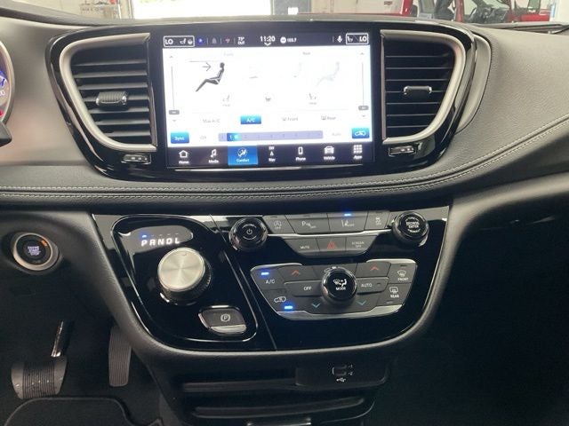 2027 Chrysler Pacifica PACIFICA SELECT AWD