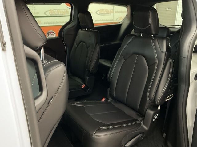 2027 Chrysler Pacifica PACIFICA SELECT AWD