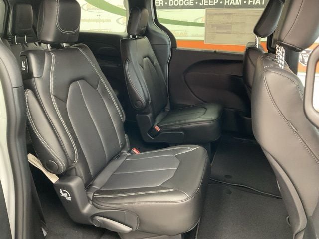 2027 Chrysler Pacifica PACIFICA SELECT AWD
