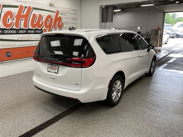 2027 Chrysler Pacifica PACIFICA SELECT AWD