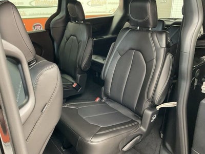 2027 Chrysler Pacifica PACIFICA SELECT AWD