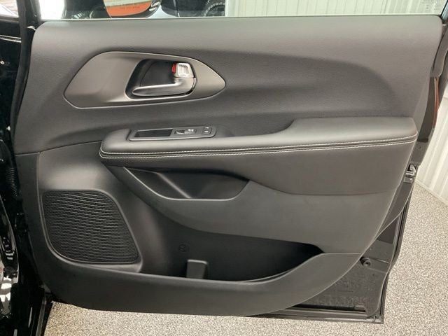2027 Chrysler Pacifica PACIFICA SELECT AWD