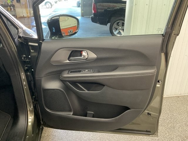 2027 Chrysler Pacifica PACIFICA SELECT AWD