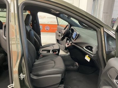 2027 Chrysler Pacifica PACIFICA SELECT AWD