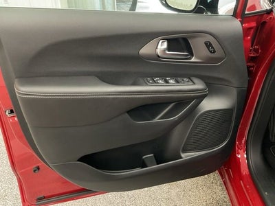 2027 Chrysler Pacifica PACIFICA SELECT AWD