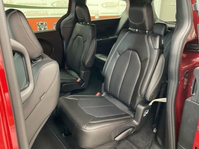 2027 Chrysler Pacifica PACIFICA SELECT AWD