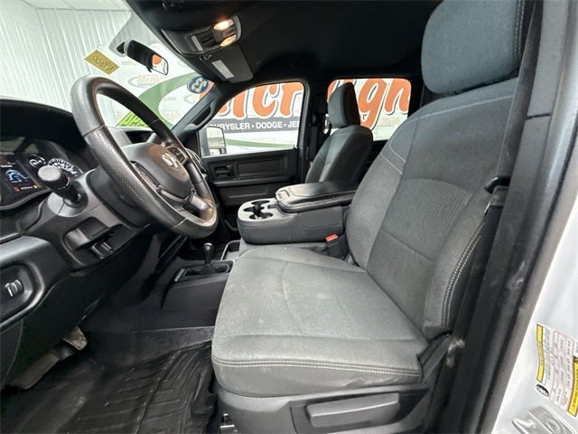 2023 RAM 3500 Tradesman Crew Cab 4x4 6'4' Box