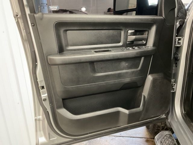 2024 RAM 3500 Tradesman Crew Cab 4x4 6'4' Box