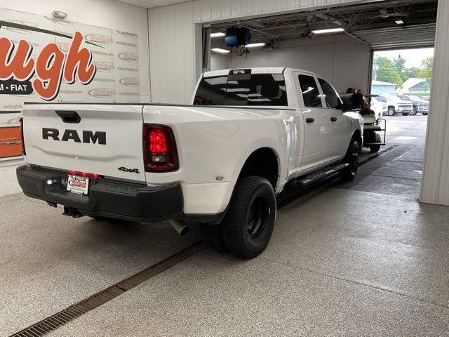 2025 RAM 3500 Tradesman Crew Cab 4x4 8' Box