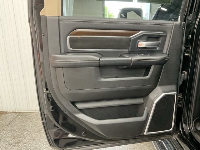 2022 RAM 3500 Laramie Crew Cab 4x4 8' Box