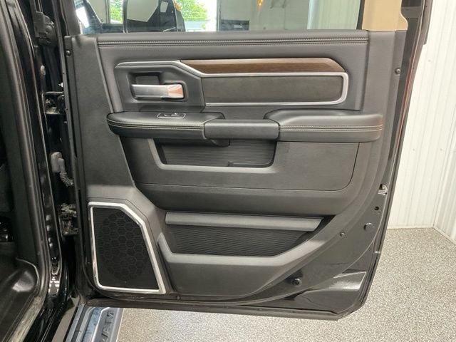2022 RAM 3500 Laramie Crew Cab 4x4 8' Box