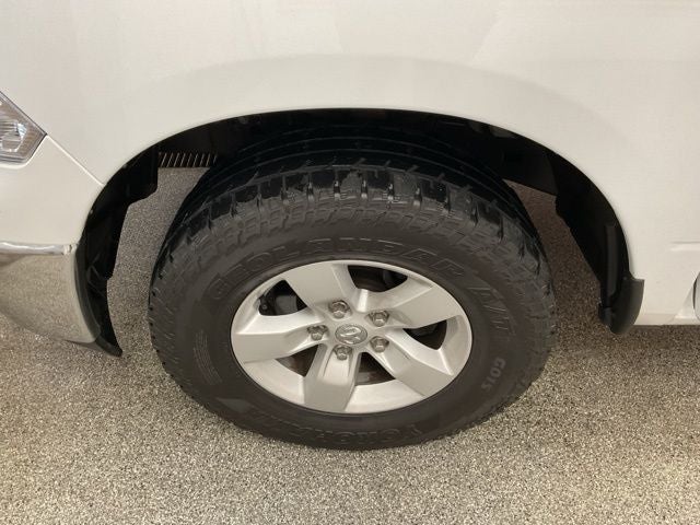 2022 RAM 1500 Classic SLT Crew Cab 4x4 5'7' Box