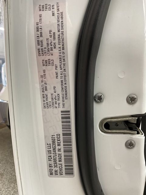 2022 RAM 1500 Classic SLT Crew Cab 4x4 5'7' Box