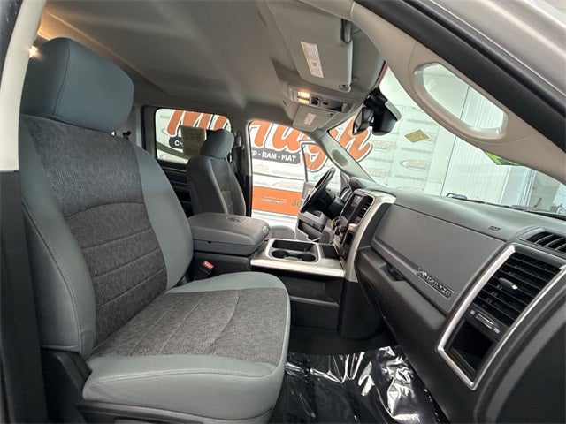 2017 RAM 1500 Big Horn Crew Cab 4x4 5'7' Box