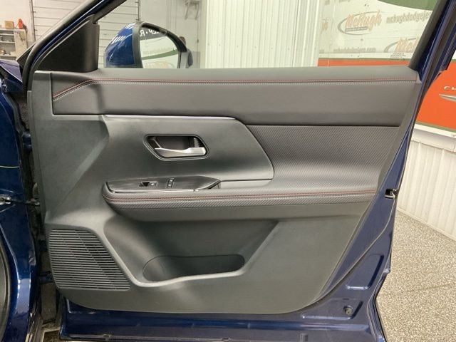 2025 Nissan Kicks SR Intelligent AWD