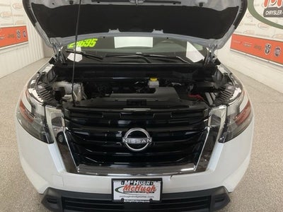2024 Nissan Pathfinder SV 4WD