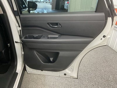 2024 Nissan Pathfinder SV 4WD