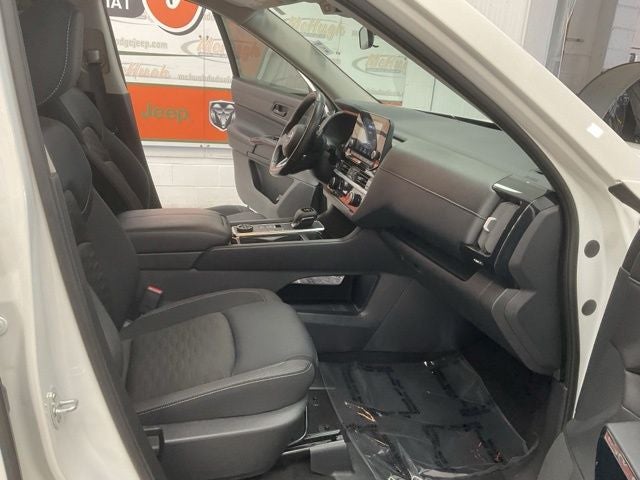 2024 Nissan Pathfinder SV 4WD